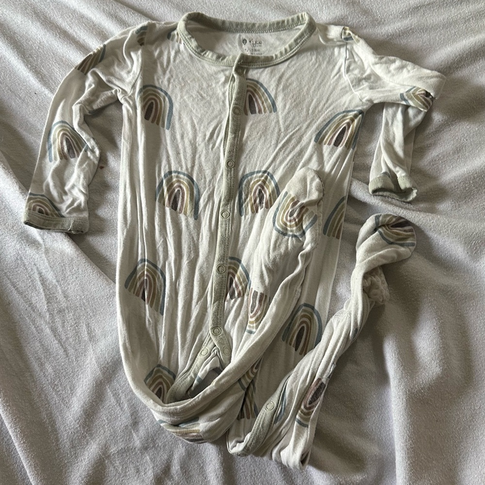 Kyte Baby neutral rainbow one piece button up footy